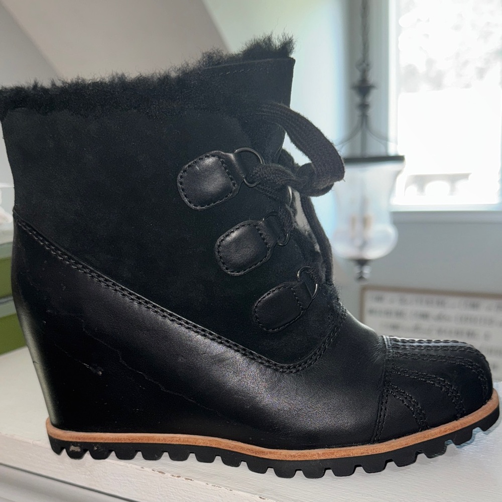 Women's UGG ALASDAIR Black Wedge Ankle Boots